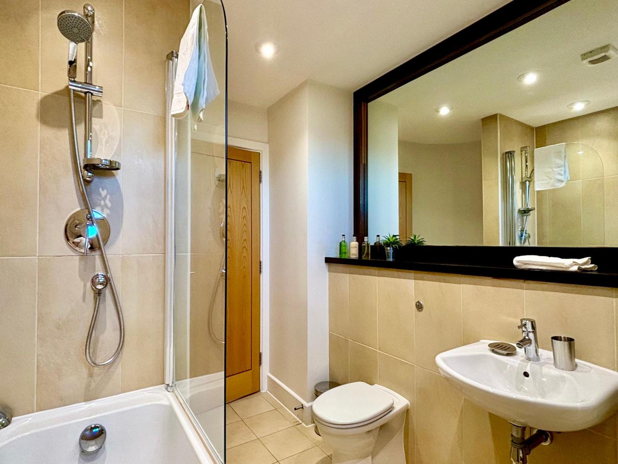 Your Space Apartments - The Hamilton'S เคมบริดจ์ ภายนอก รูปภาพ
